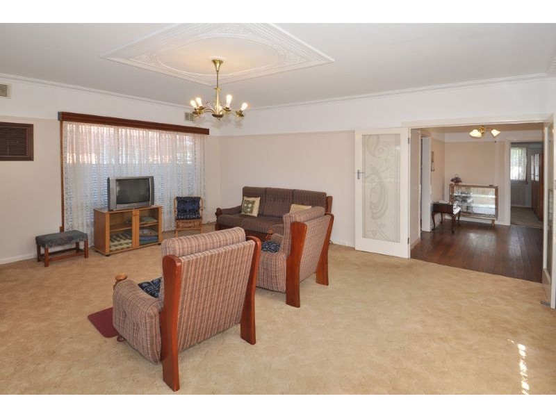 81 Leonard Avenue, Glenroy VIC 3046