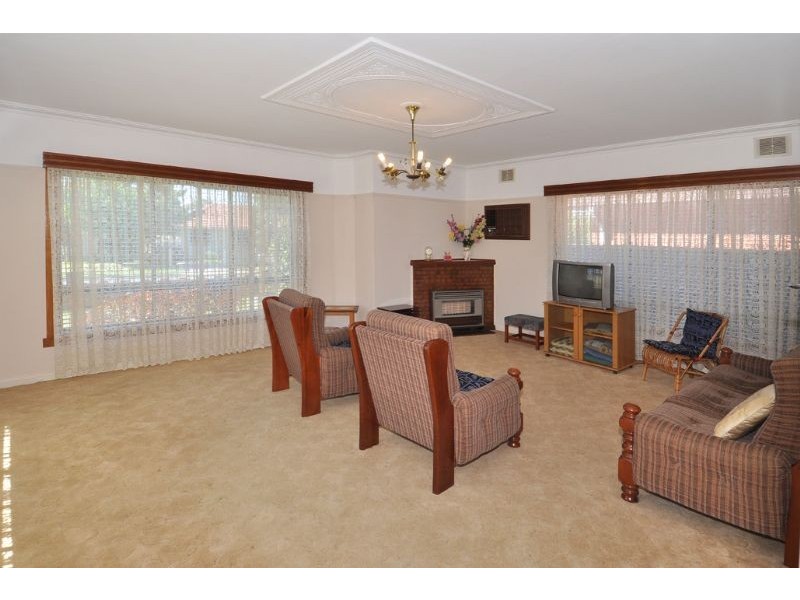 81 Leonard Avenue, Glenroy VIC 3046