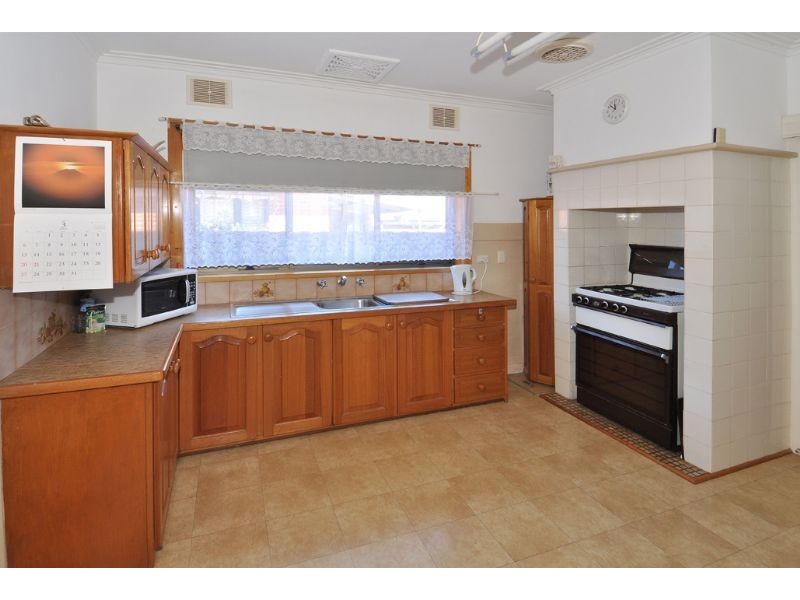 81 Leonard Avenue, Glenroy VIC 3046