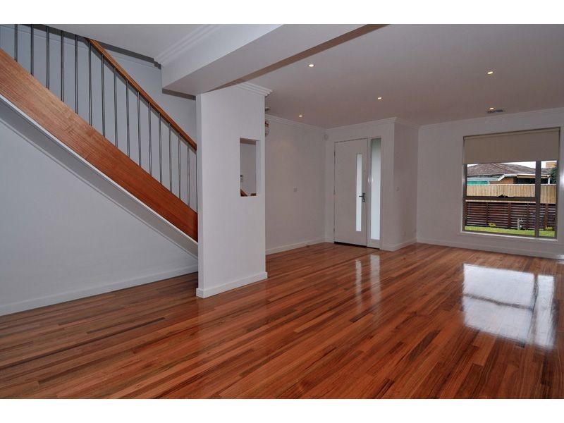 2/14 St James Street, Hadfield VIC 3046