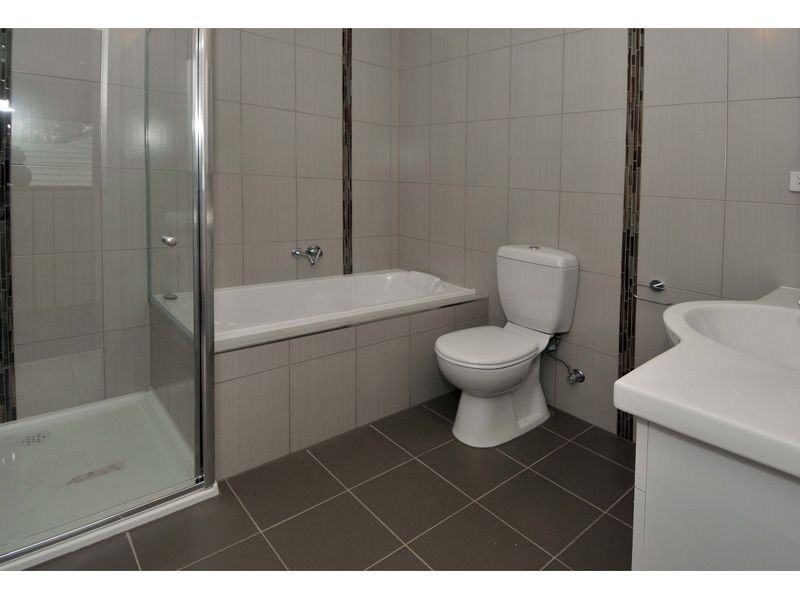2/14 St James Street, Hadfield VIC 3046