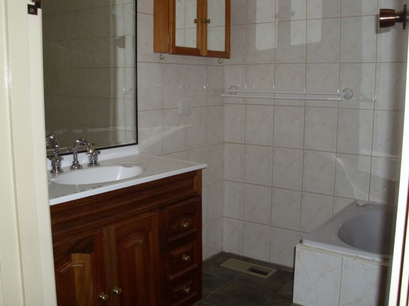 69 Valley Crescent, Glenroy VIC 3046