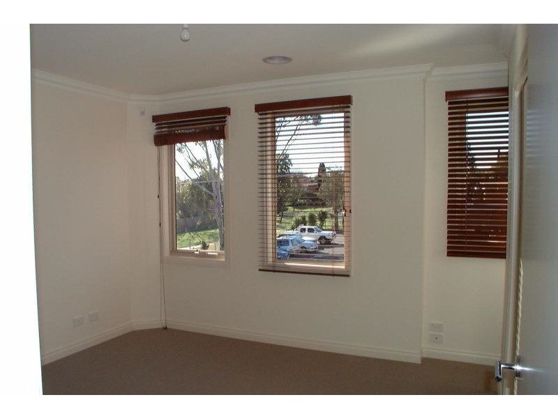 8 Strachan Street, Oak Park VIC 3046