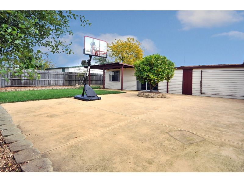 11 Battersea Street, Hadfield VIC 3046