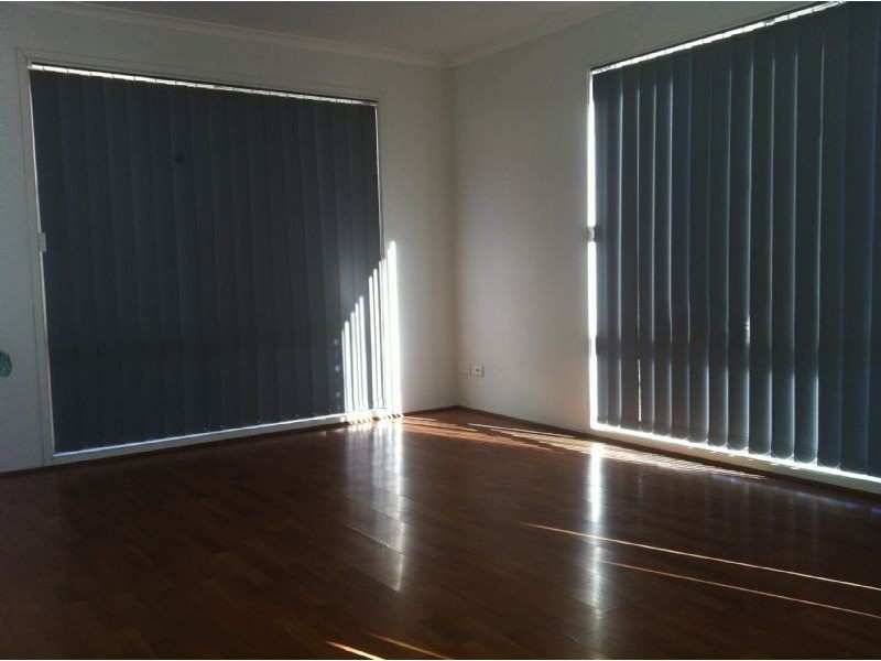 17 Crossdale Green, Craigieburn VIC 3064