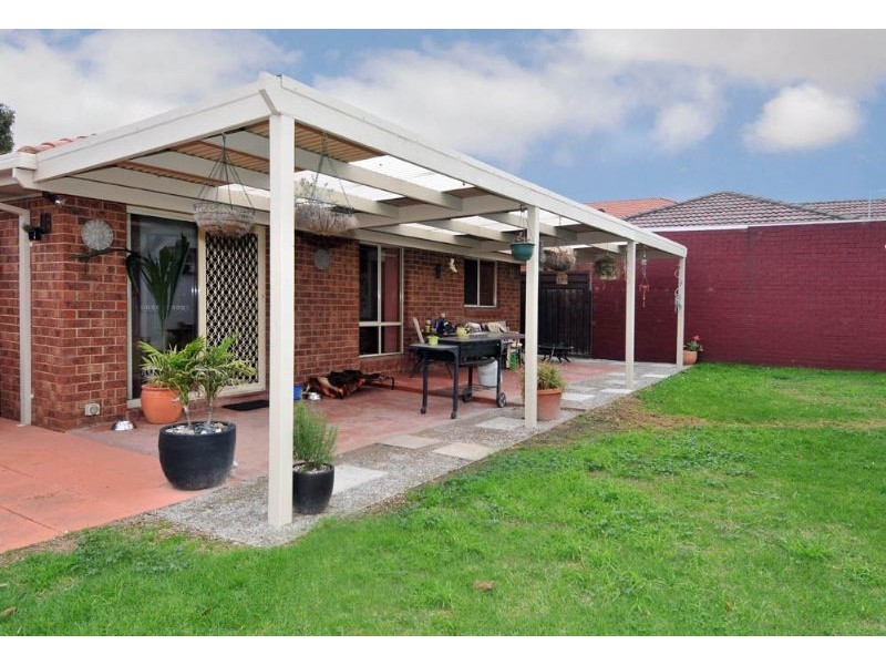 16 Mitta Mitta Way, Meadow Heights VIC 3048