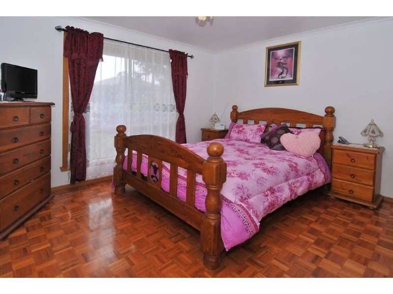 16 Mitta Mitta Way, Meadow Heights VIC 3048