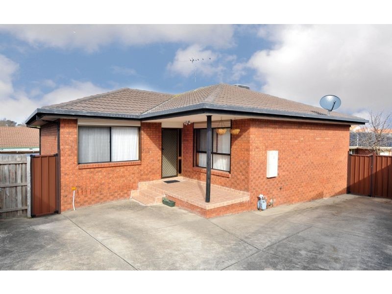 5a Nicholson Crescent, Meadow Heights VIC 3048