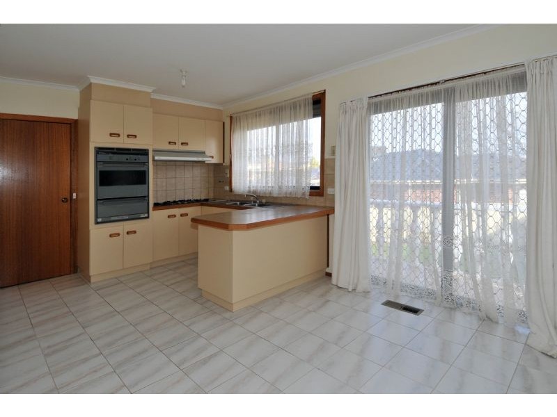 5a Nicholson Crescent, Meadow Heights VIC 3048