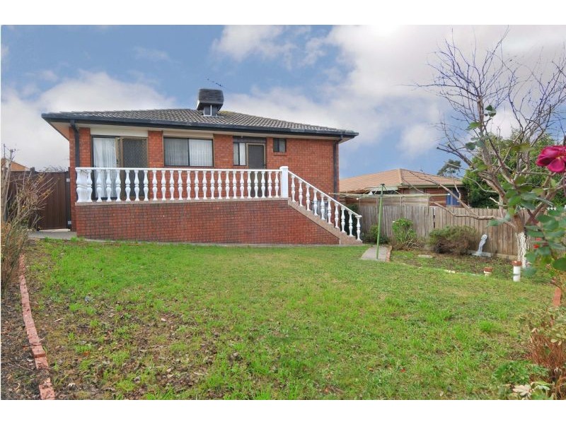 5a Nicholson Crescent, Meadow Heights VIC 3048