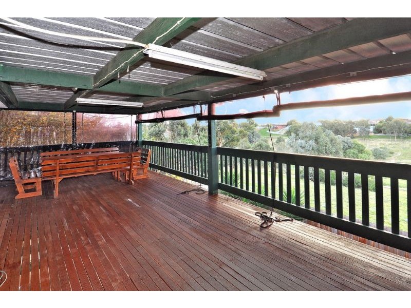 2/17 Ashleigh Crescent, Meadow Heights VIC 3048