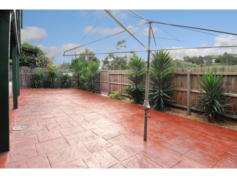 2/17 Ashleigh Crescent, Meadow Heights VIC 3048