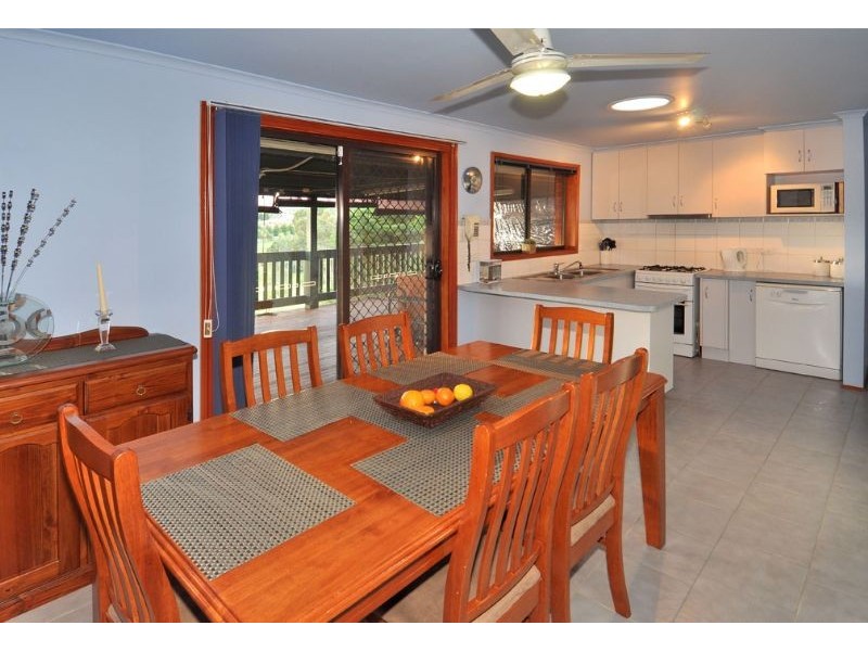2/17 Ashleigh Crescent, Meadow Heights VIC 3048