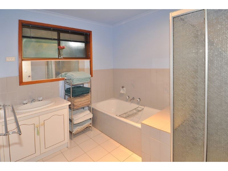 2/17 Ashleigh Crescent, Meadow Heights VIC 3048