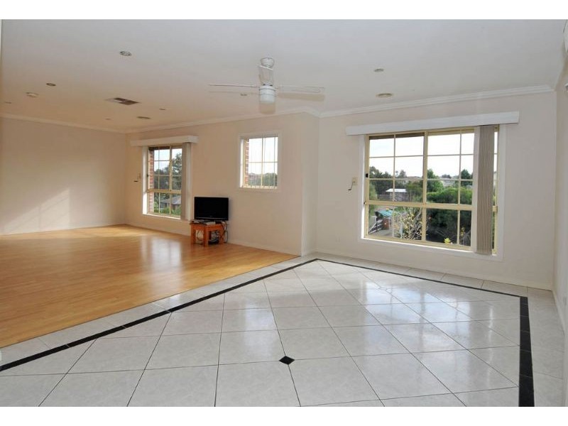 1/12 Shankland Boulevard, Meadow Heights VIC 3048