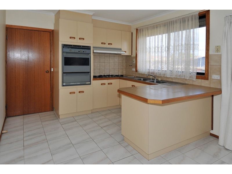 5A Nicholson Crescent, Meadow Heights VIC 3048