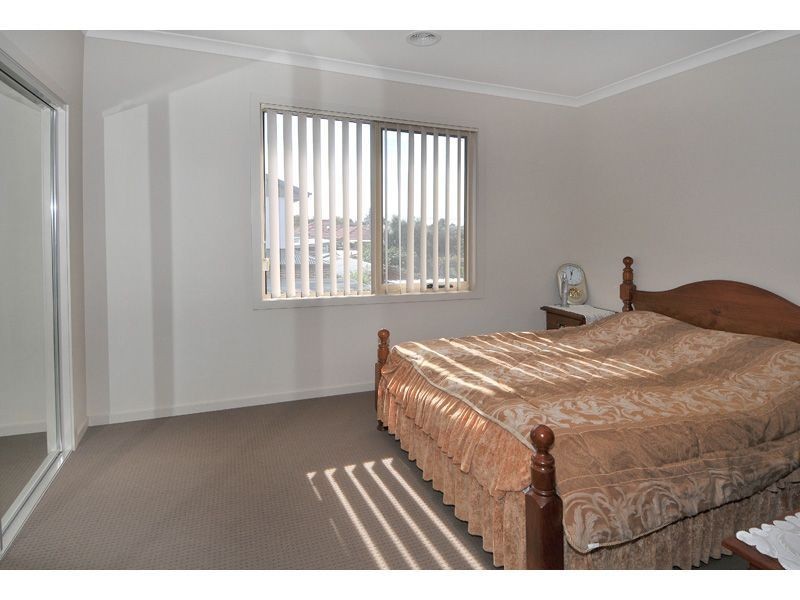 1/4 Geum Street, Hadfield VIC 3046