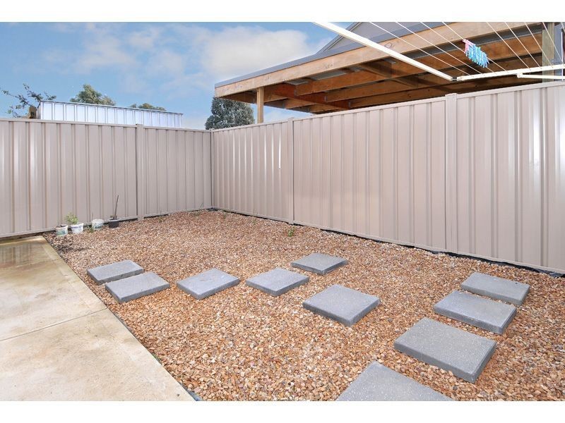 1/4 Geum Street, Hadfield VIC 3046