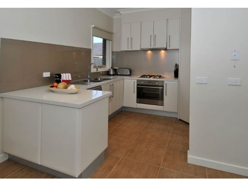 2/35 Plumpton Avenue, Glenroy VIC 3046