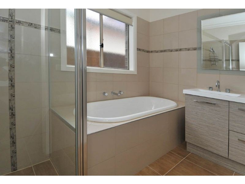 2/35 Plumpton Avenue, Glenroy VIC 3046