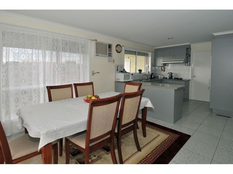 41 Ashleigh Crescent, Meadow Heights VIC 3048