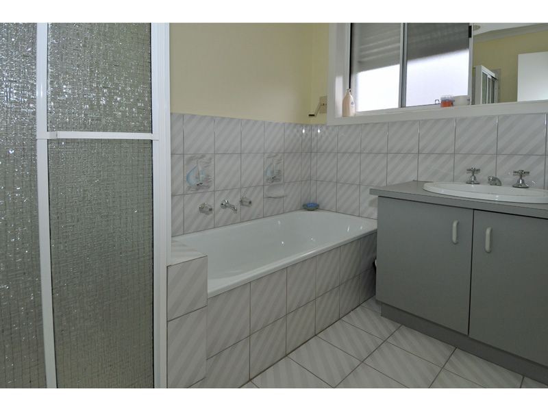 41 Ashleigh Crescent, Meadow Heights VIC 3048