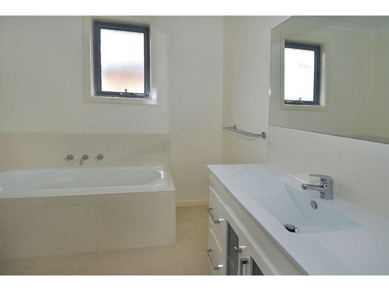 1/56 Winifred Street, Oak Park VIC 3046