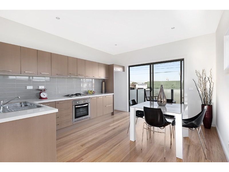 1/64 Wheatsheaf Road, Glenroy VIC 3046