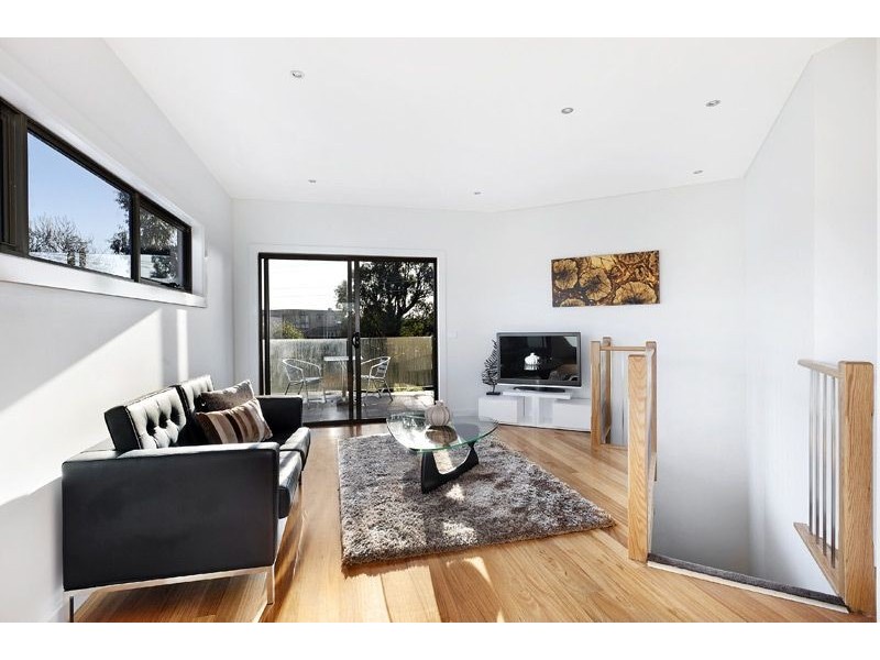 1/64 Wheatsheaf Road, Glenroy VIC 3046