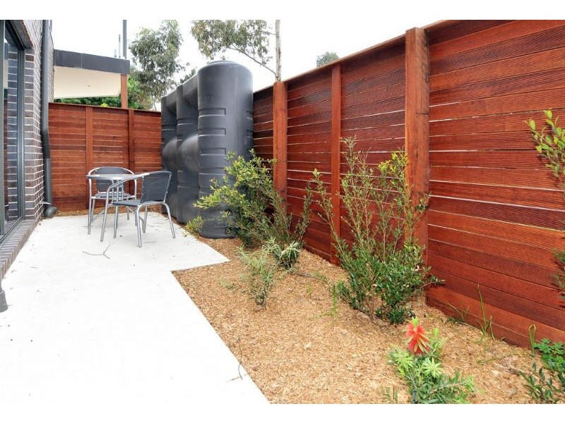 2/64 Wheatsheaf Road, Glenroy VIC 3046