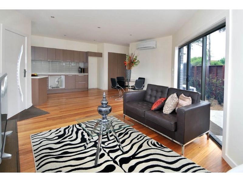 2/64 Wheatsheaf Road, Glenroy VIC 3046