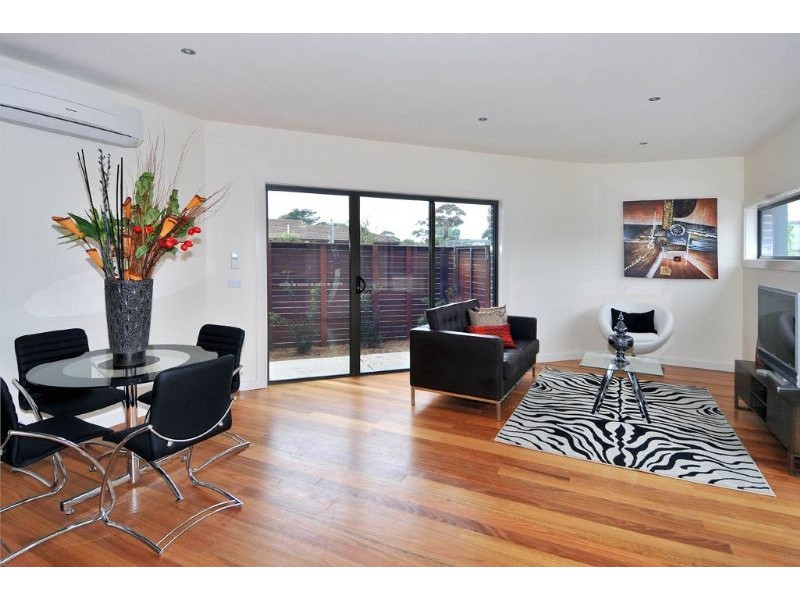 2/64 Wheatsheaf Road, Glenroy VIC 3046