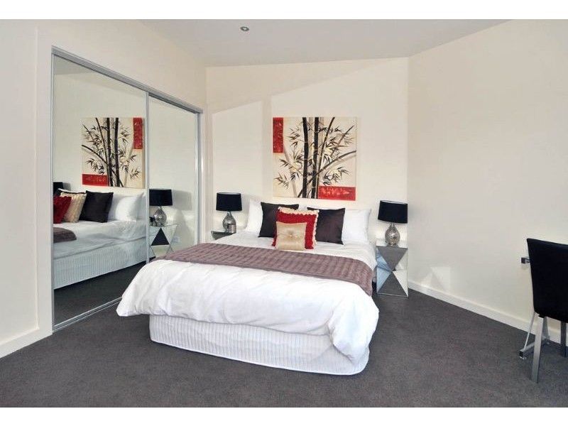 2/64 Wheatsheaf Road, Glenroy VIC 3046