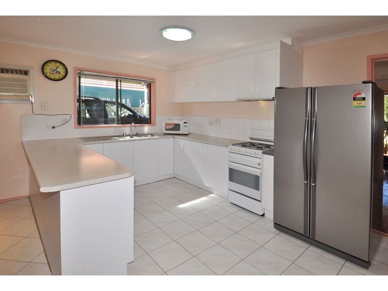 5 Benaud Close, Meadow Heights VIC 3048