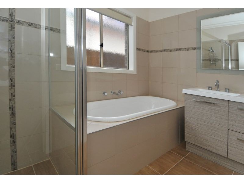 2/35 Plumpton Avenue, Glenroy VIC 3046