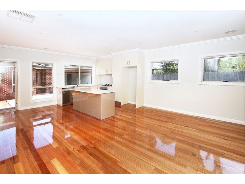 2/9 Sylvester Street, Oak Park VIC 3046