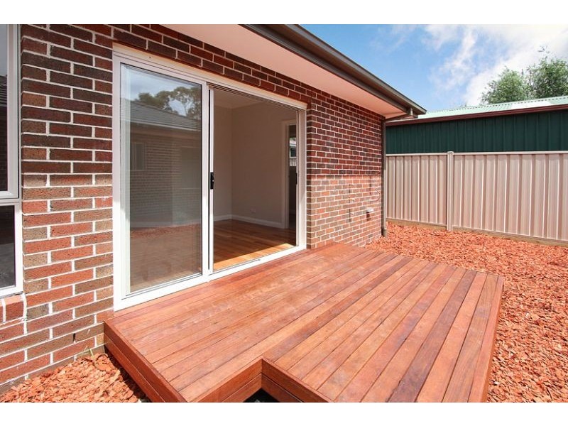 2/9 Sylvester Street, Oak Park VIC 3046
