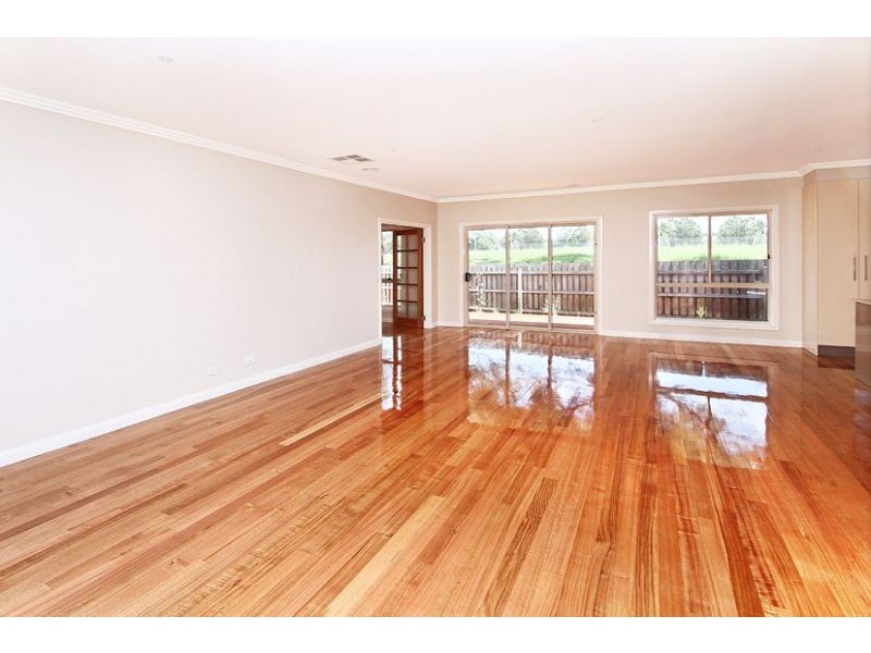 2/9 Sylvester Street, Oak Park VIC 3046