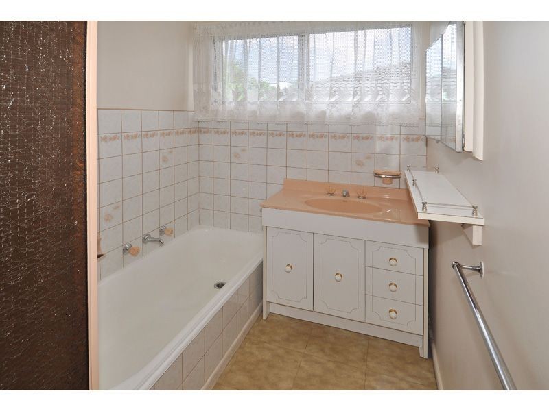 28 Centre Way, Glenroy VIC 3046