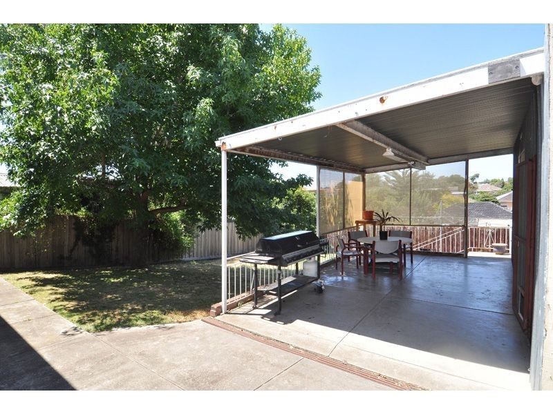 8 Jacaranda Street, Oak Park VIC 3046