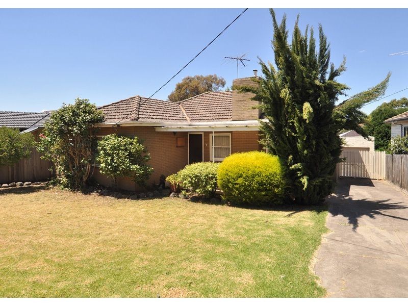 8 Jacaranda Street, Oak Park VIC 3046