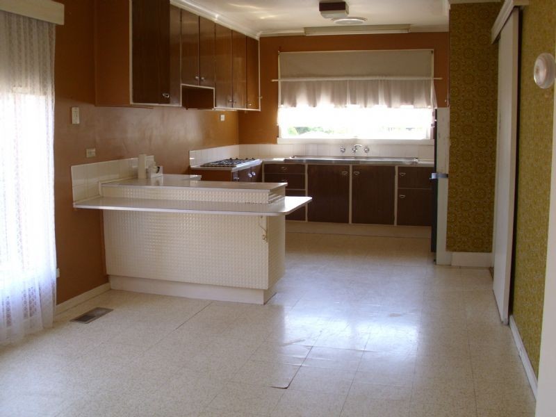 17 Valdoone Court, Oak Park VIC 3046