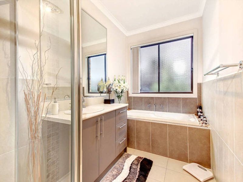 2/250 Hilton Street, Glenroy VIC 3046