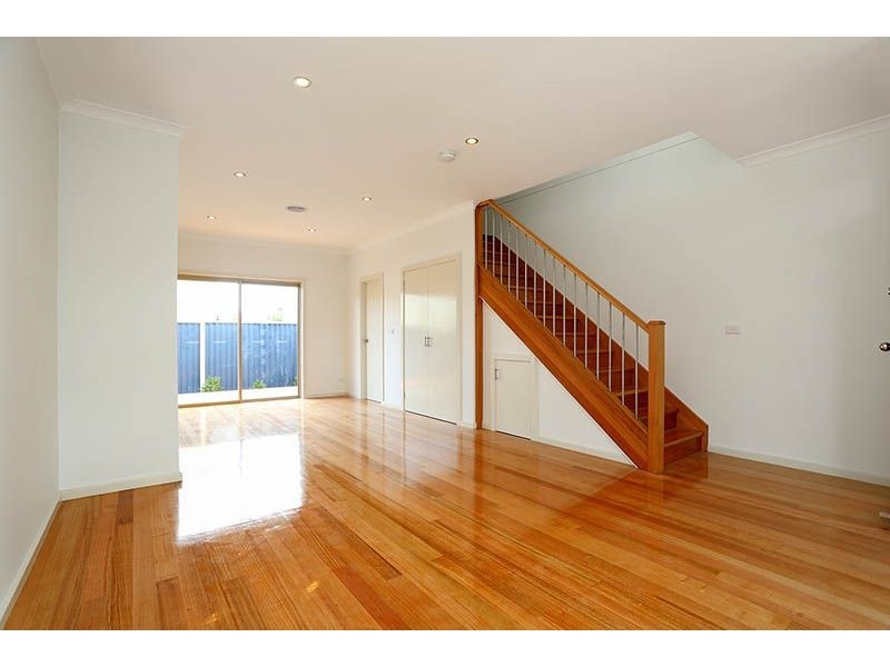 2/2 Illawarra Street, Glenroy VIC 3046
