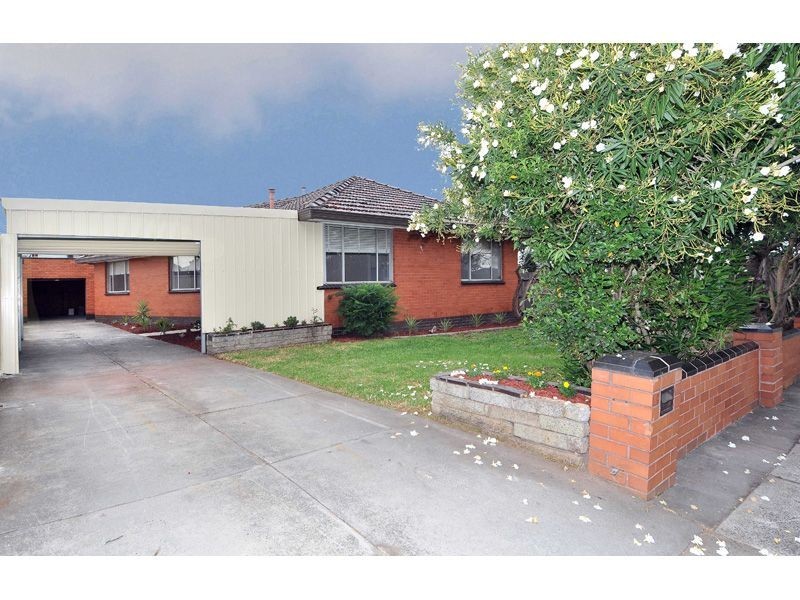 24 Logan Street, Glenroy VIC 3046