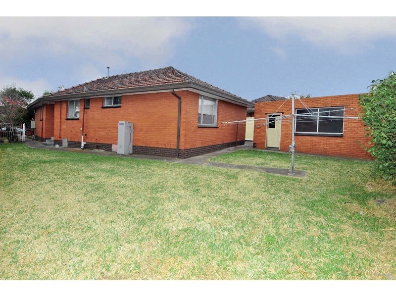 24 Logan Street, Glenroy VIC 3046