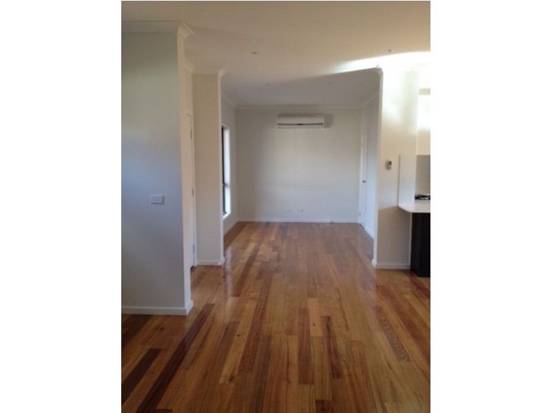 2/7 Winifred Street, Oak Park VIC 3046