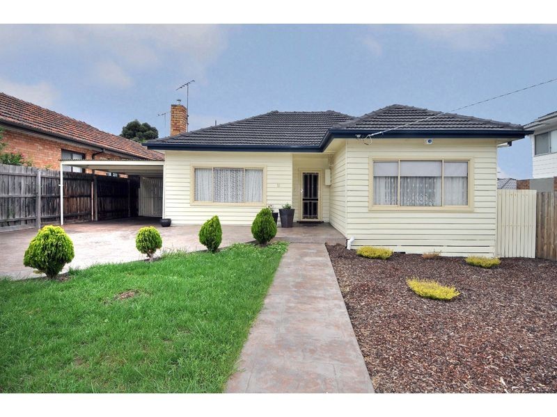 15 Mackinnon Grove, Glenroy VIC 3046