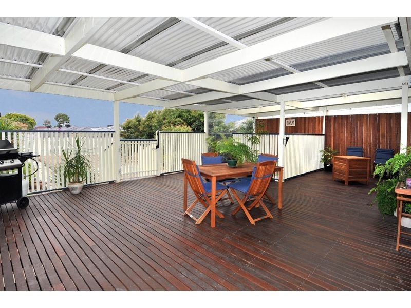 15 Mackinnon Grove, Glenroy VIC 3046