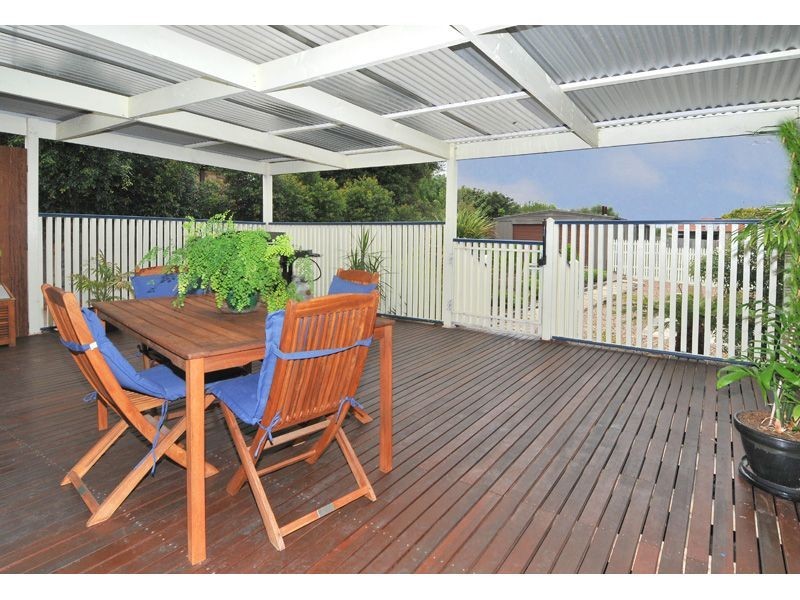 15 Mackinnon Grove, Glenroy VIC 3046